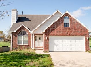 2327 Cedarwood Dr, Maysville, KY 41056