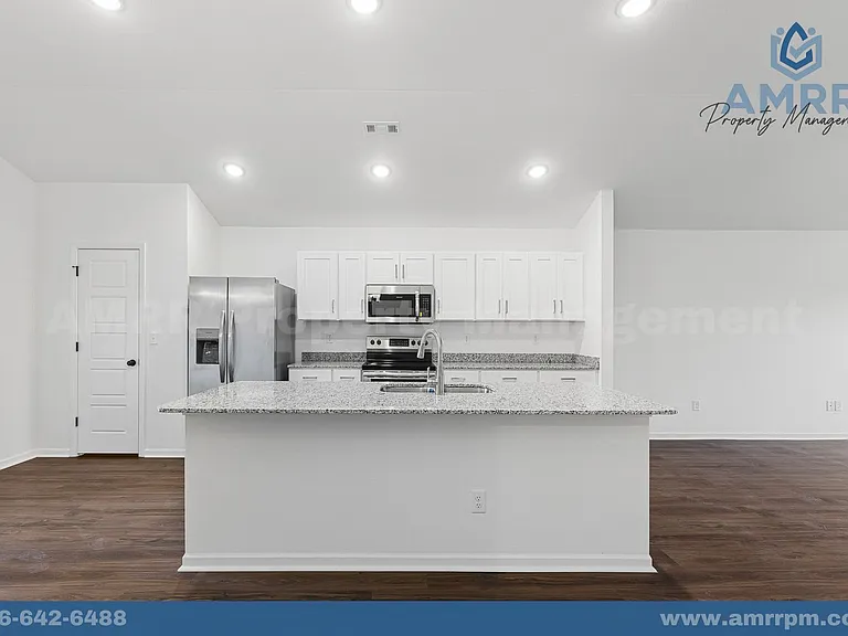 125 SW Vicki St — Photo 25