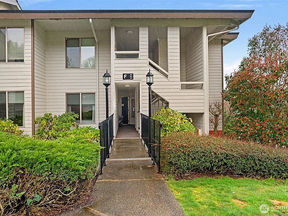 5th image of 23409 Lakeview Drive #F201