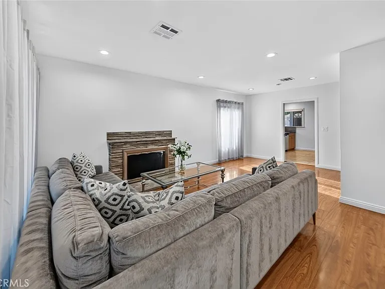 11407 Delano St — Photo 11