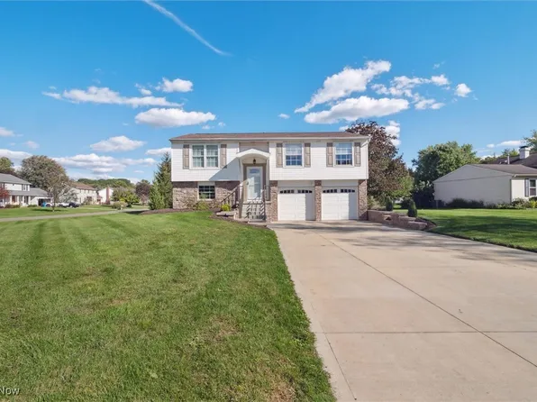 4497 Honeysuckle Dr, North Canton, OH 44720