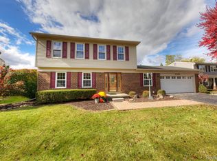 22583 Heatherwoode Dr, Novi, MI 48375