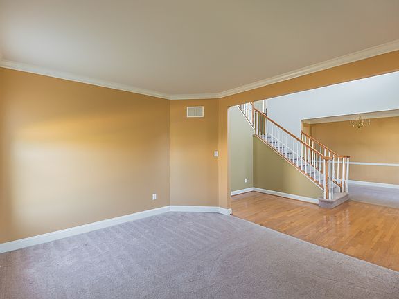 4th image of 401 Long Meadow Dr