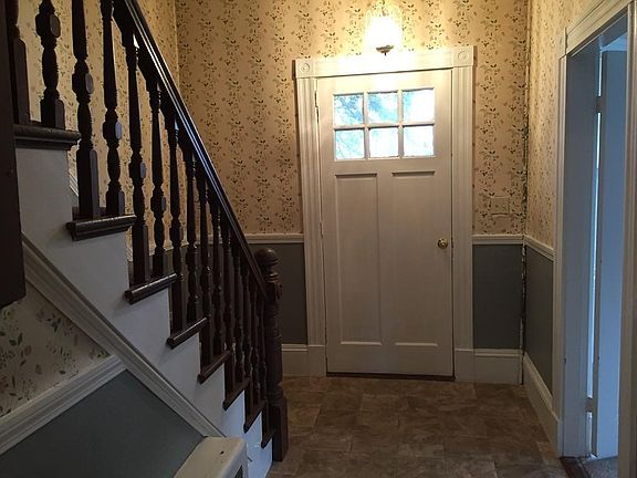 5th image of 146 Summer St
