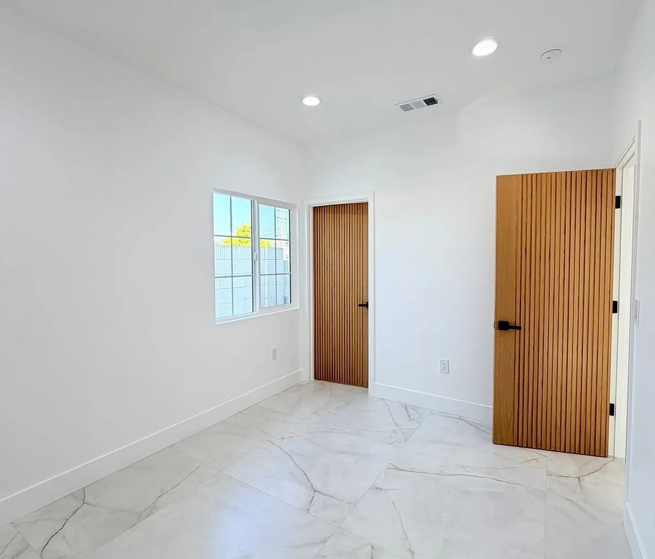 3 bed, 1200 sqft, $3,500 — Photo 2