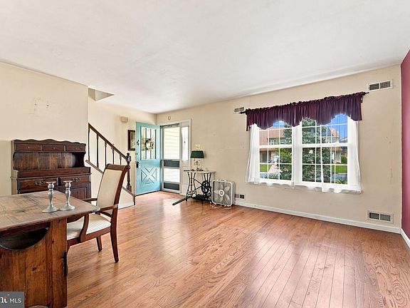 5th image of 48 Hancock St