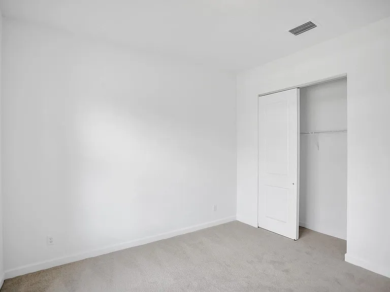 19411 Broad Shore Walk — Photo 10