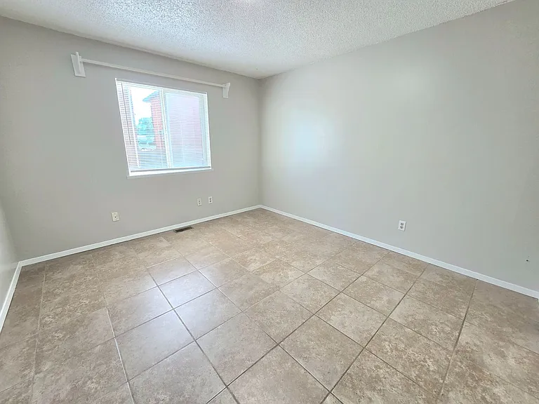 918-922 Teal Ct. — Photo 42