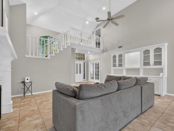 4th image of 106 Sceptre Dr