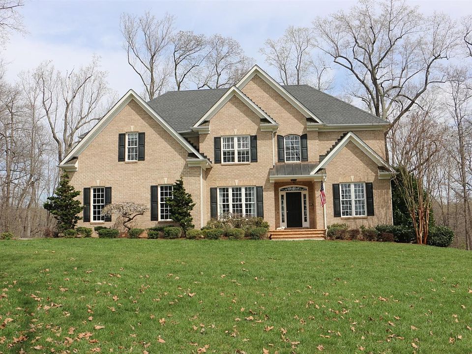 1st image of 320 Hayfield Dr