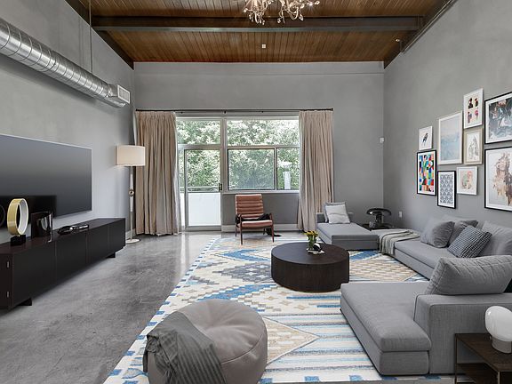 3rd image of 2205 N Lamar Blvd Unit 323