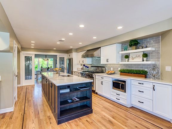 4th image of 2222 E Cinnabar Ave