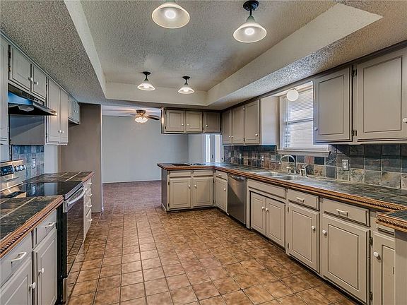 5th image of 4610 Matt Dr NE