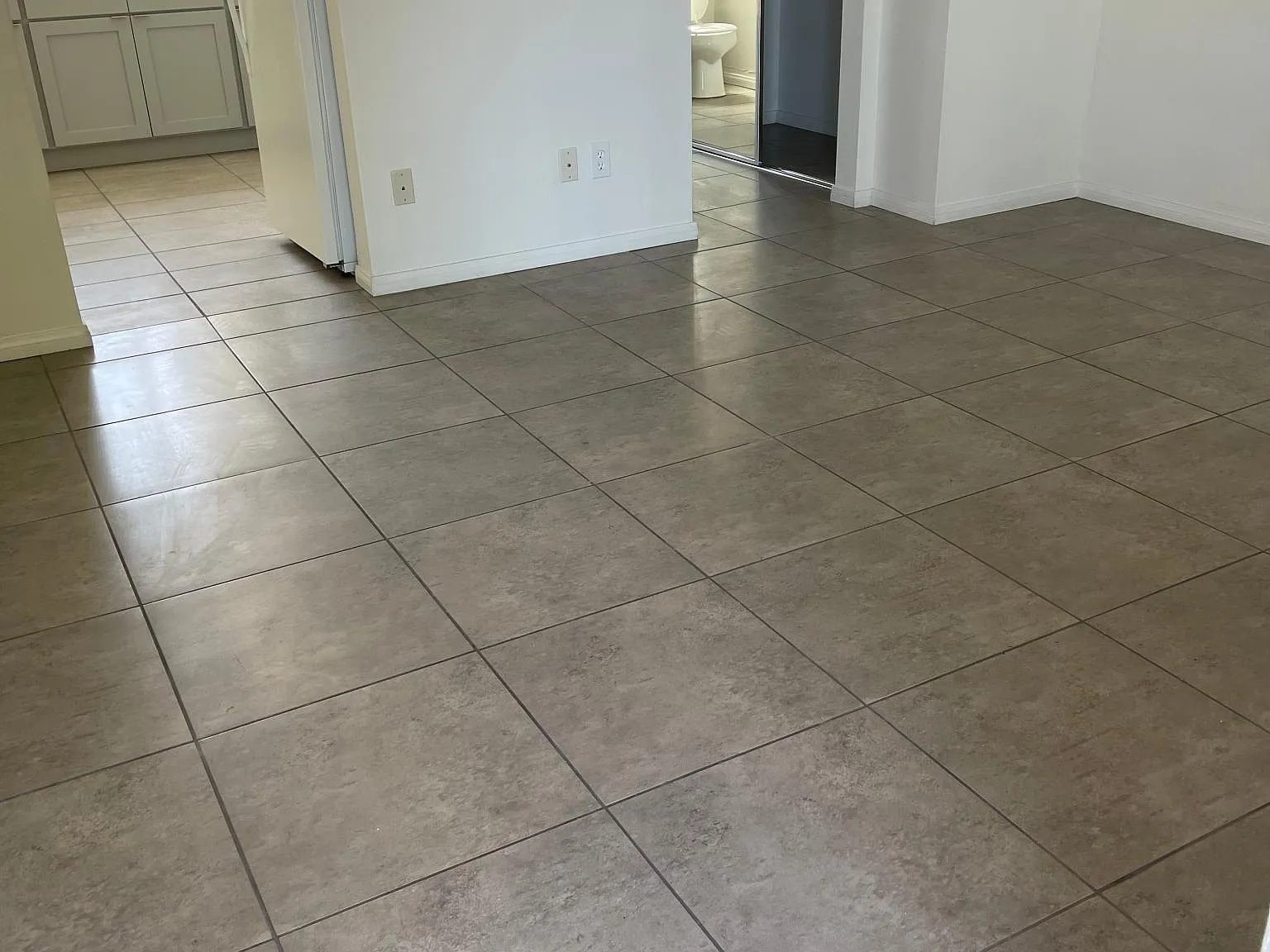 3191 Kemper St — Photo 1