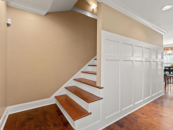 2nd image of 121 General Nelson Dr