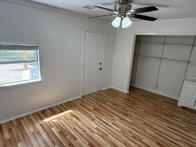3006 Glen Rae St — Photo 5