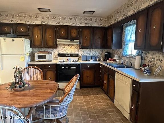 5th image of 7712 Castlecomb Rd
