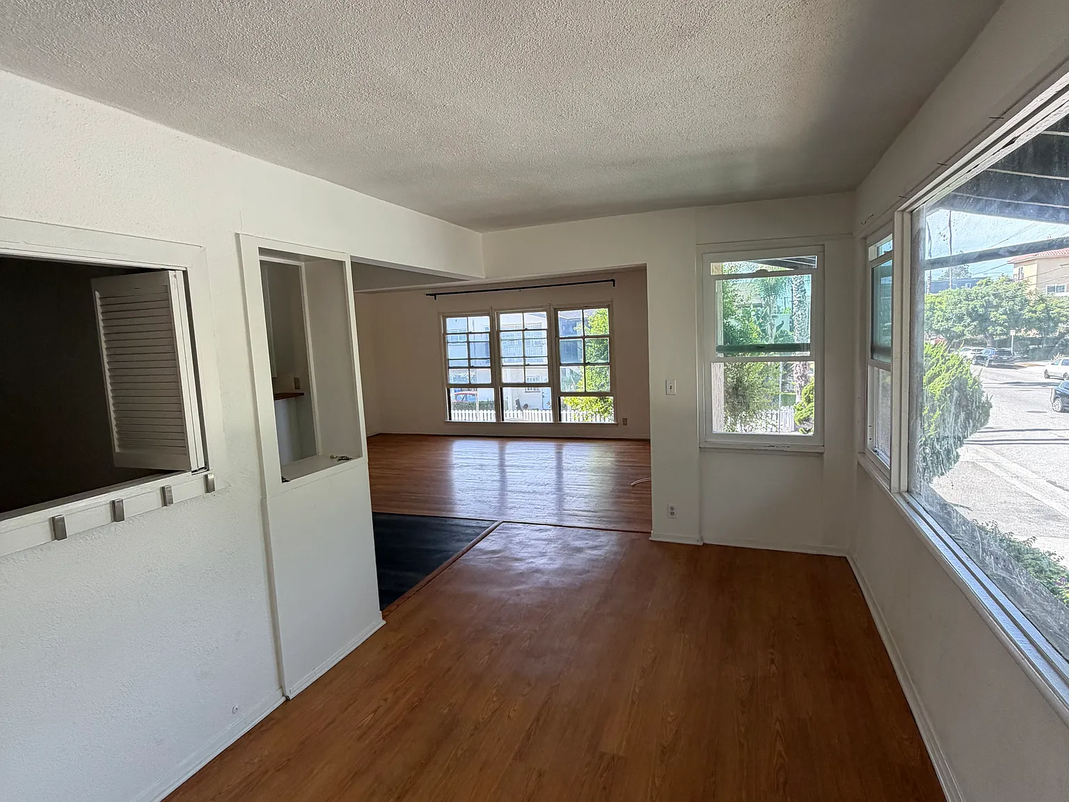 3 bed, 1100 sqft, $3,250 — Photo 2