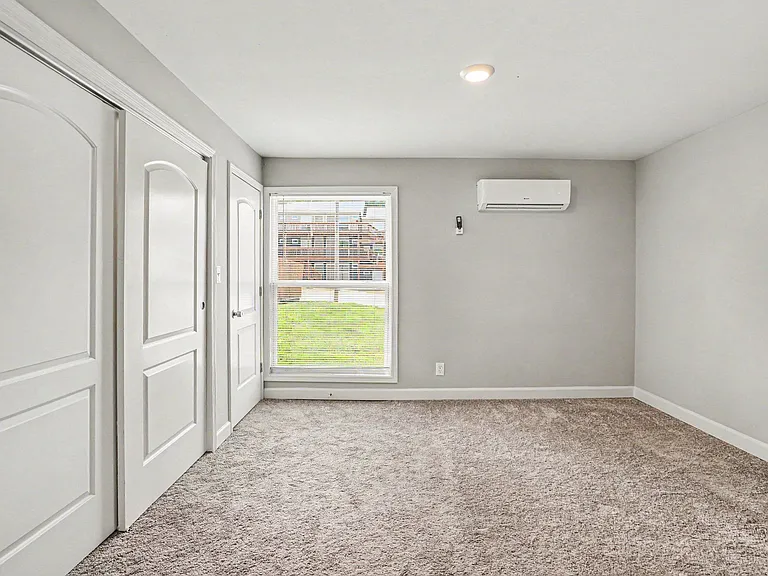 Hillside Apartments — Photo 7