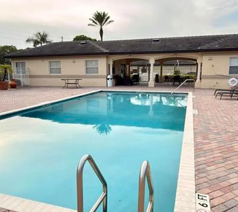 2060 Greenview Shores Blvd
