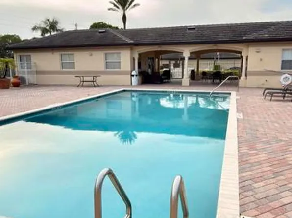 2060 Greenview Shores Blvd, Wellington, FL 33414