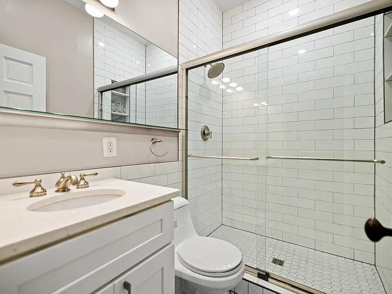 52 Q St NE #1 — Photo 6
