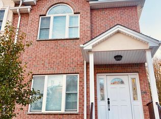 16 Malibu Ct #2, Staten Island, NY 10309