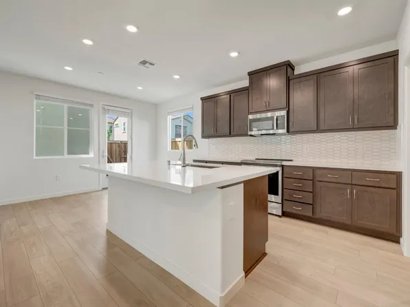 14545 Southpointe Dr #83, Folsom, CA 95630