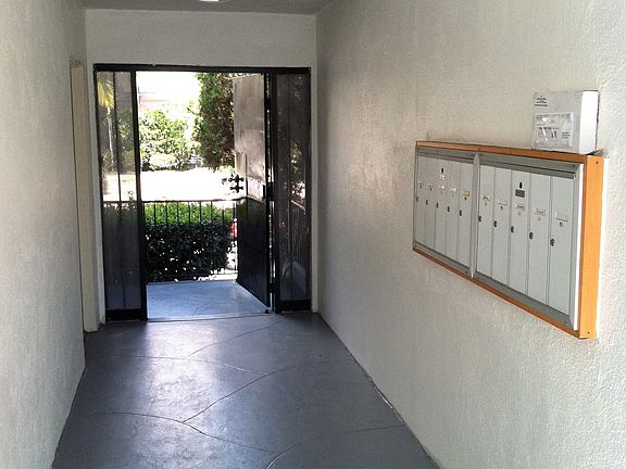 5th image of 7512 Fountain Ave APT 9