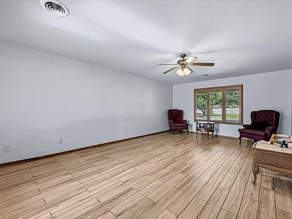 5th image of 803 S Orleans Dr