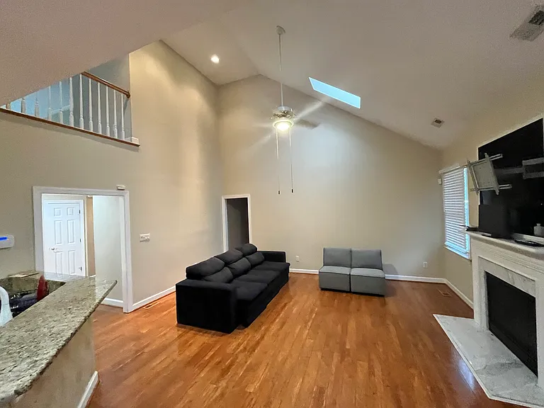 305 Fairway Ln — Photo 8