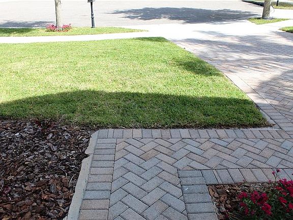 3rd image of 967 Springs Landing Dr