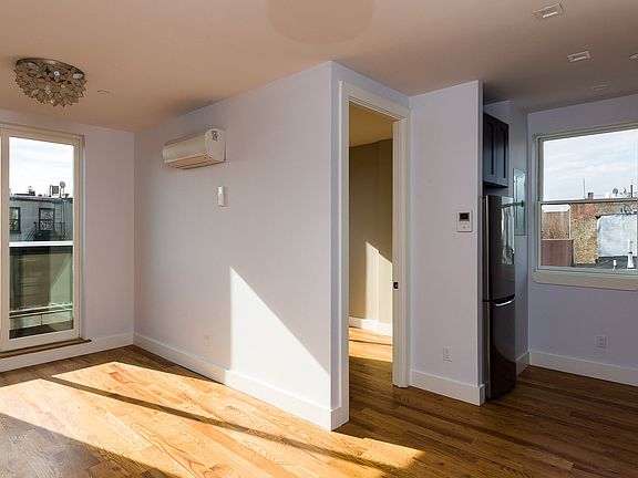 5th image of 868 Lafayette Ave APT 4B