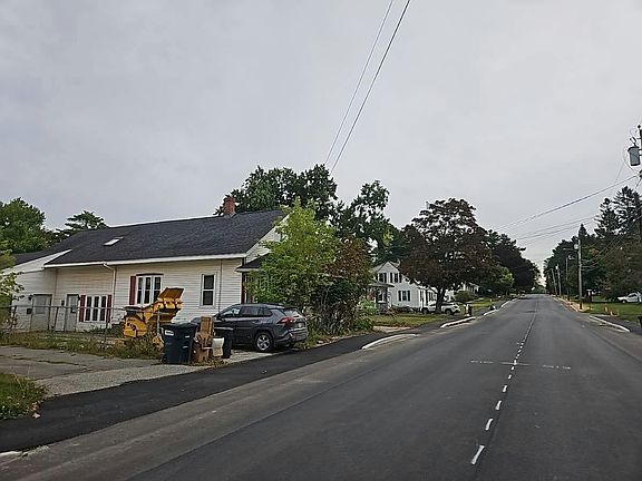 4th image of 134 Clinton Ave