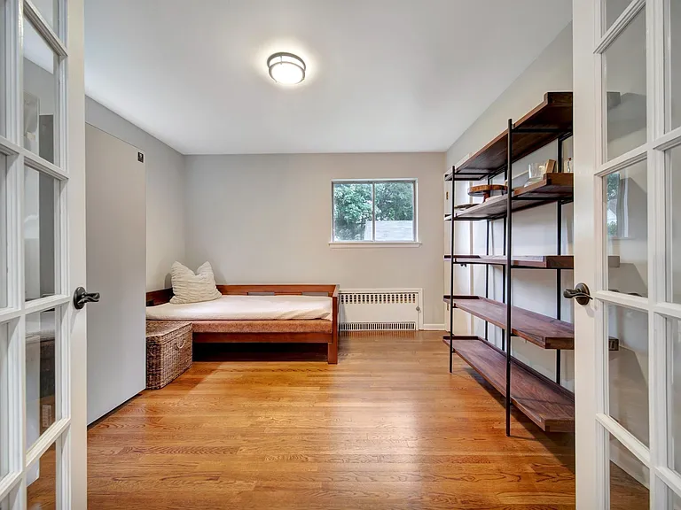 352 Durie Ave — Photo 11