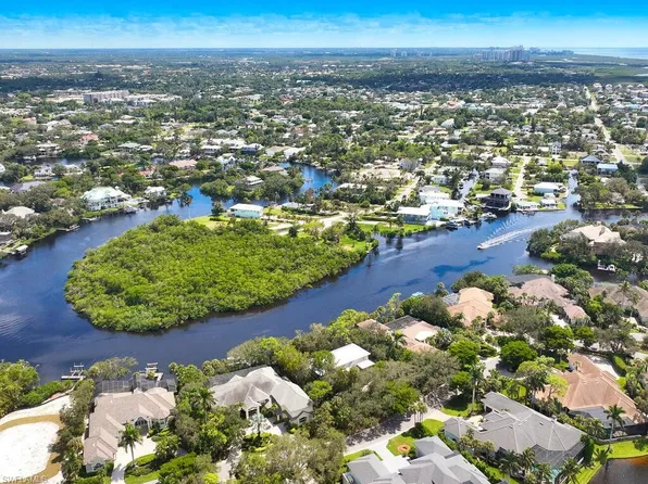 27351 Oak Knoll DR, BONITA SPRINGS, FL 34134