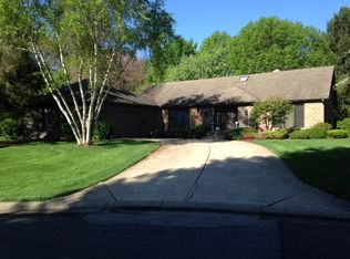 51221 Oak Hill Ct, Granger, IN 46530