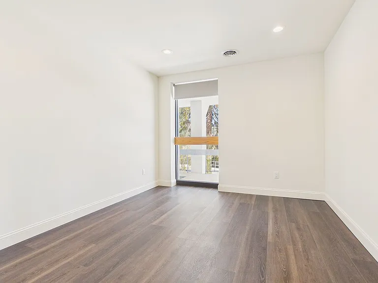 1400 Market St — Photo 16