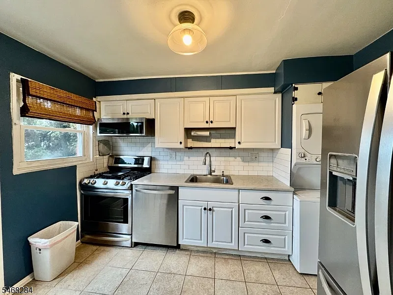 2 bed, 1.0 bath, $3,400 — Photo 4