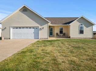 508 E Clay St, El Paso, IL 61738