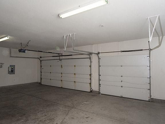 5th image of 10101 Loveland Dr NW