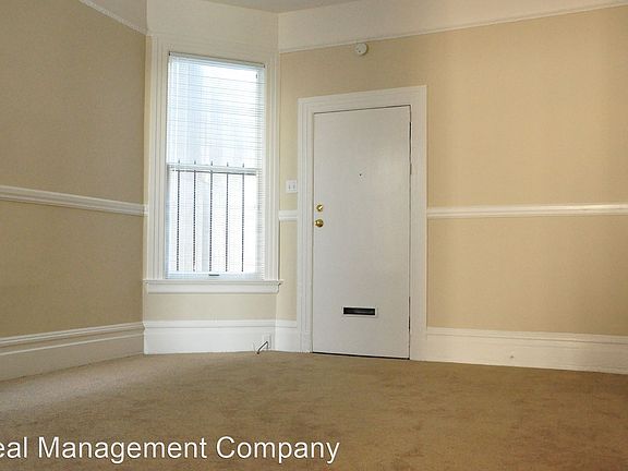 5th image of 739 Wisconsin St
