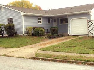 35 Marsha Ln, Bay Shore, NY 11706