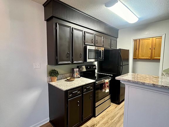 3rd image of 66 Dogwood Ln