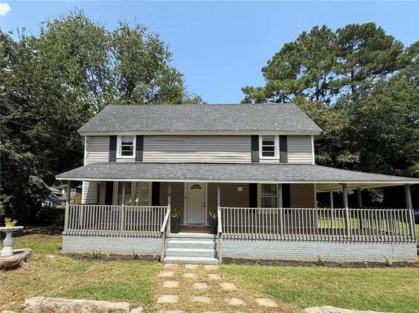 18 Goodrich St, Pelzer, SC 29669