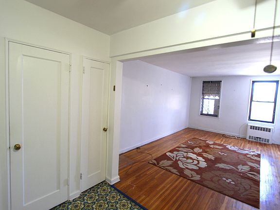 2nd image of 2212 Plumb 1st St APT 3A