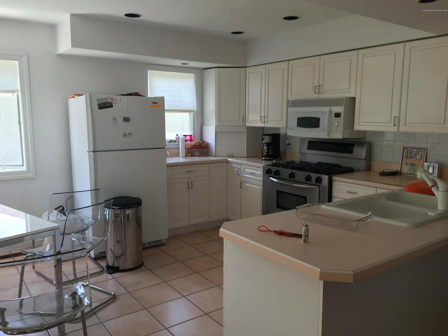 3 bed, 2.5 bath, 3080 sqft, $1,900 — Photo 4