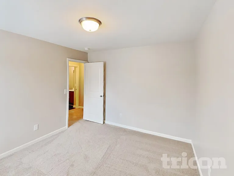 1505 Hamilton Hills Dr — Photo 12