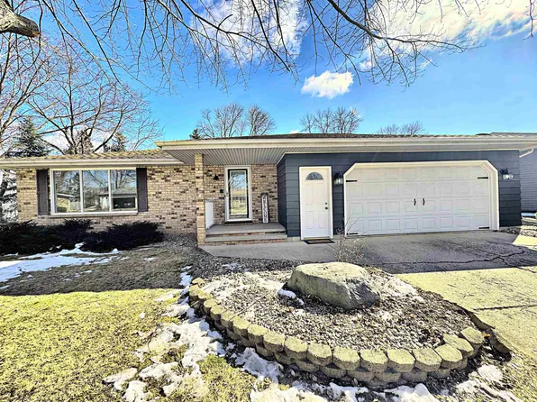 427 Jerelyn Ct, Combined Locks, WI 54113
