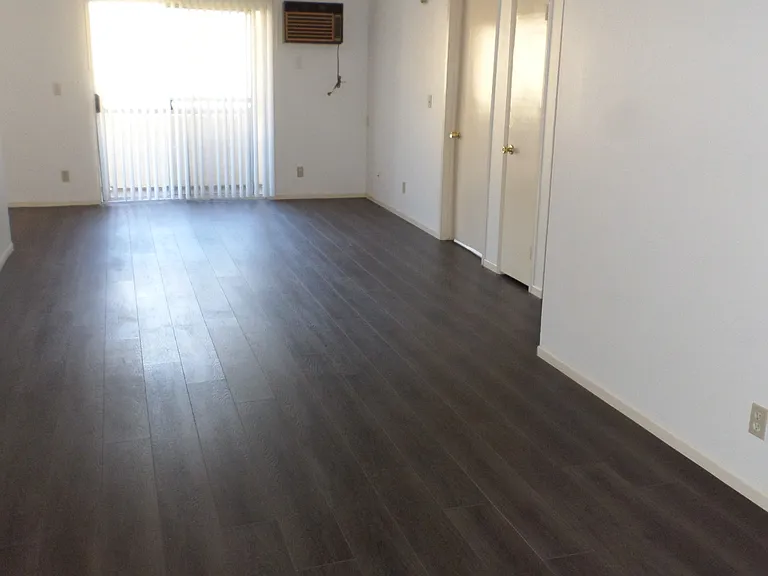 5271 Huntington Dr N #C — Photo 2